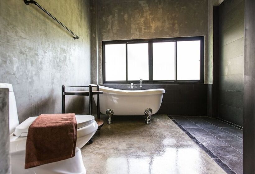 جناح مطل على البحر, Sannot Riverside Boutique