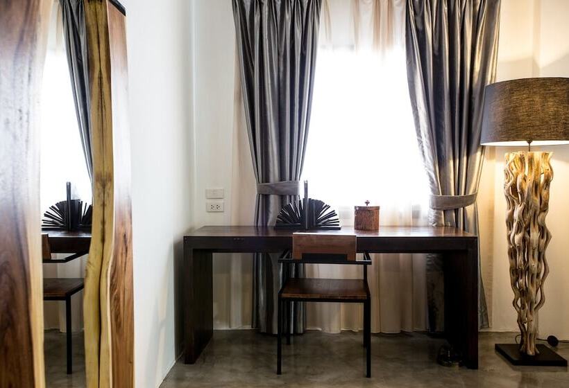 سوئیت با چشم‌انداز رودخانه, Sannot Riverside Boutique