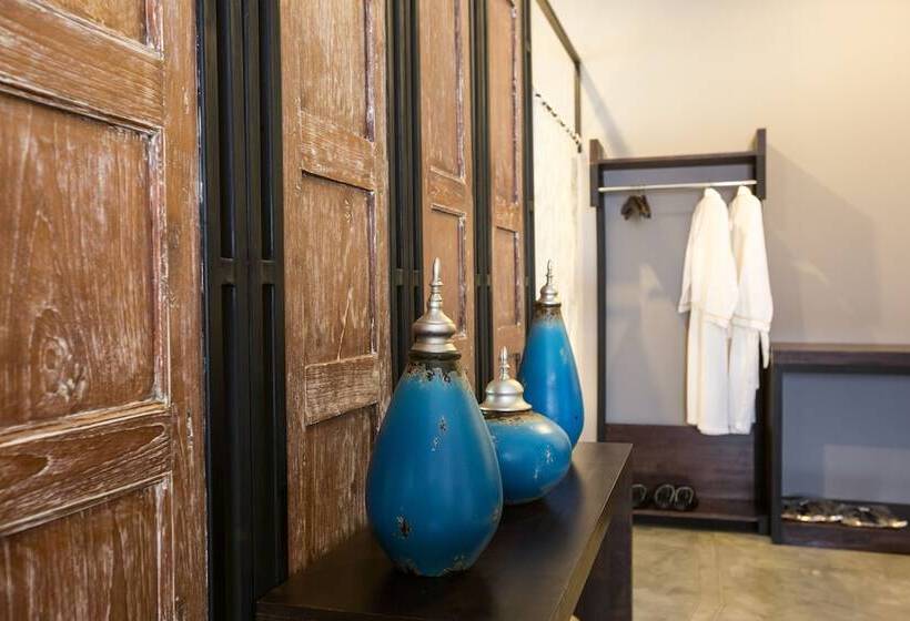 جناح مطل على البحر, Sannot Riverside Boutique