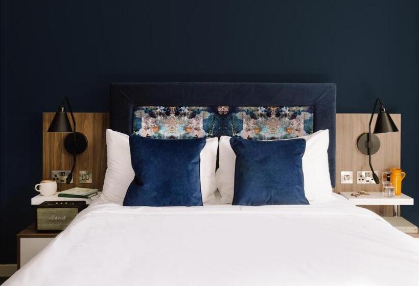 スタンダードスタジオ, Native Edinburgh