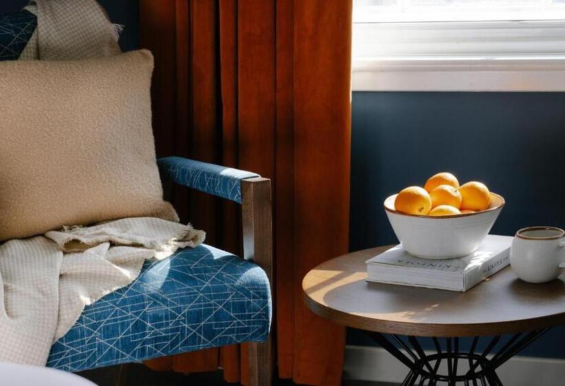 スタンダードスタジオ, Native Edinburgh