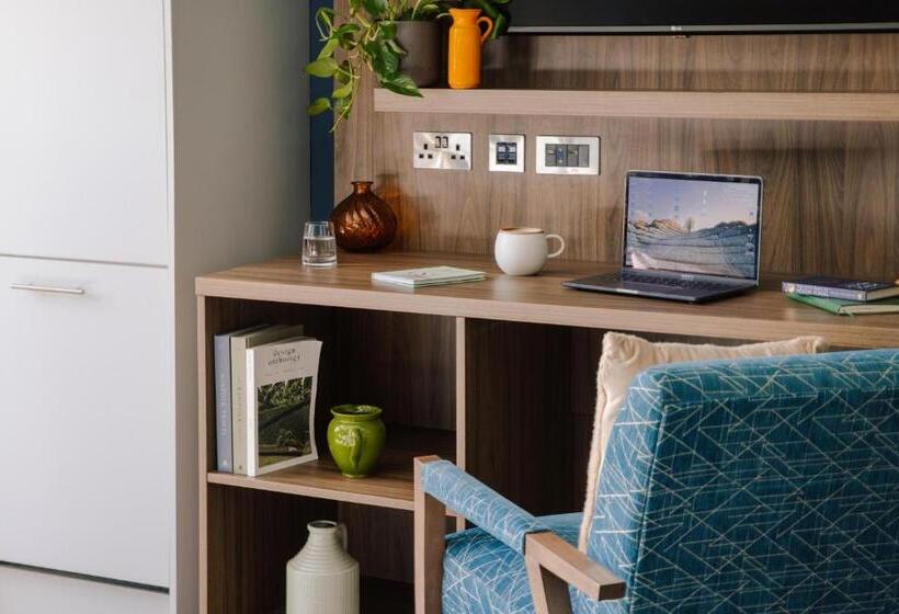 スタンダードスタジオ, Native Edinburgh