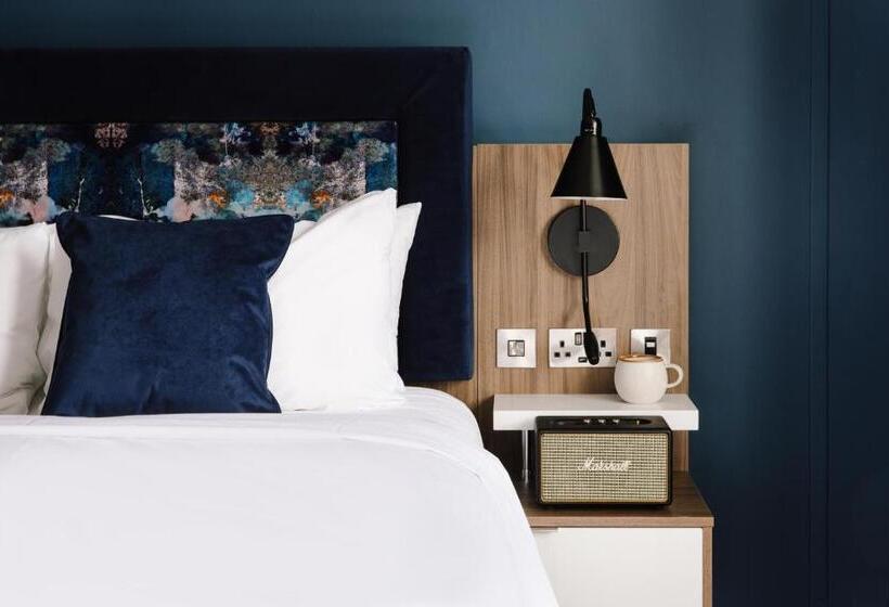 スタンダードスタジオ, Native Edinburgh