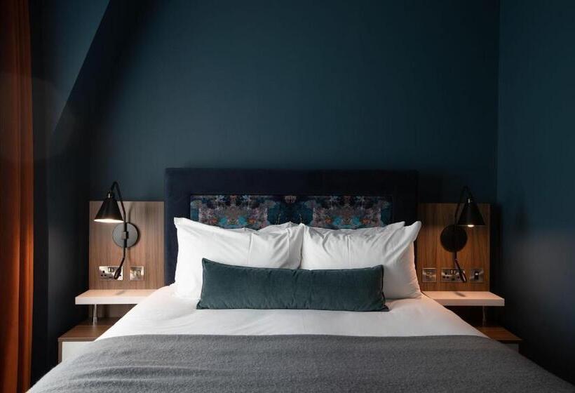 スタンダードスタジオ, Native Edinburgh