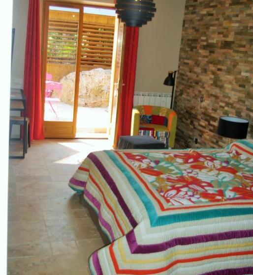 プールビュースタンダードルーム, Domaine Les Cigales