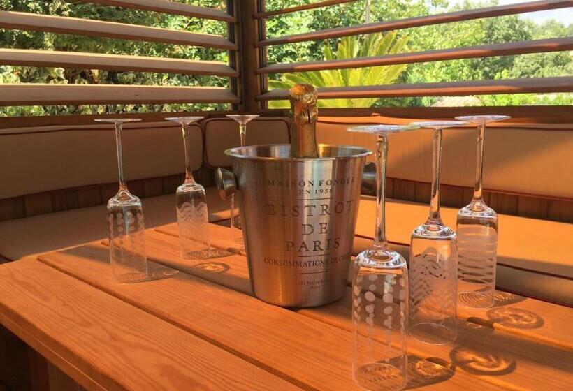 プールビュースタンダードルーム, Domaine Les Cigales