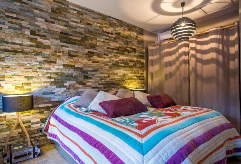 プールビュースタンダードルーム, Domaine Les Cigales