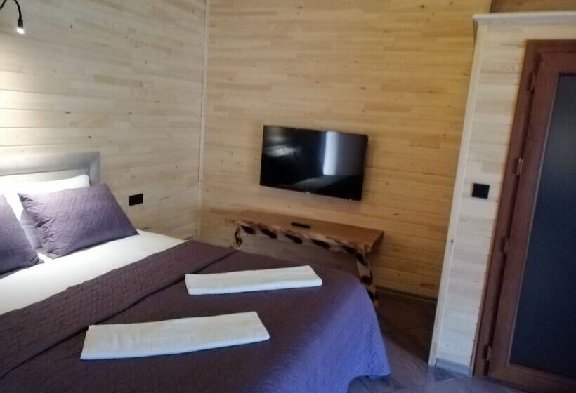 舒适三人间, Pinar Kir Evi