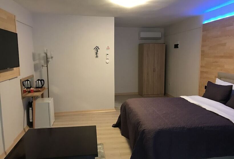 Студия Премиум, Pinar Kir Evi