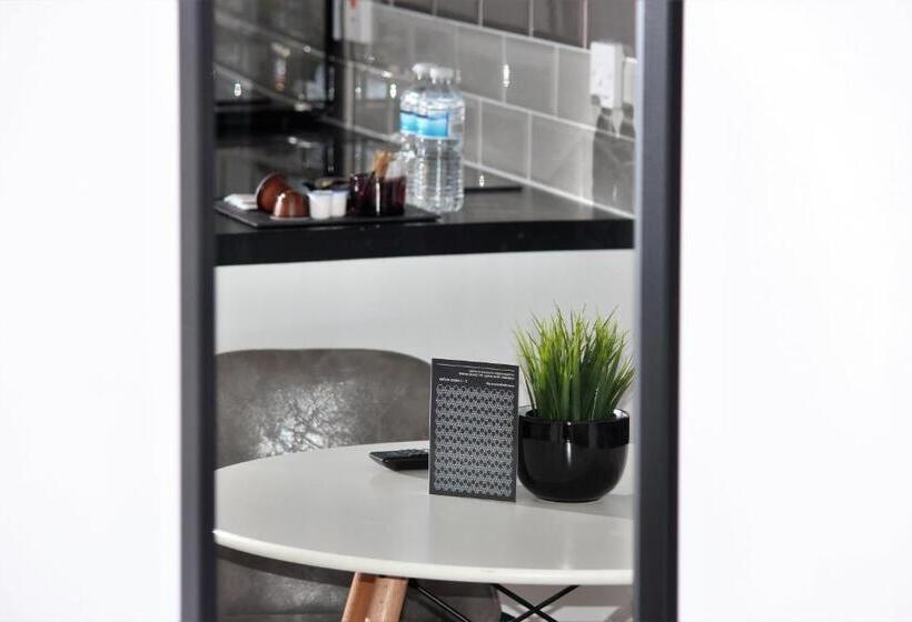 סטודיו סופריור, Rioshouse George Inn