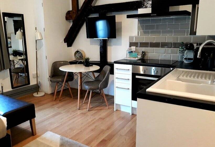 סטודיו סופריור, Rioshouse George Inn