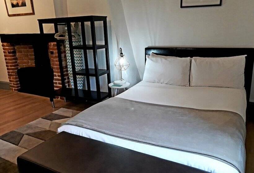 סטודיו סופריור, Rioshouse George Inn