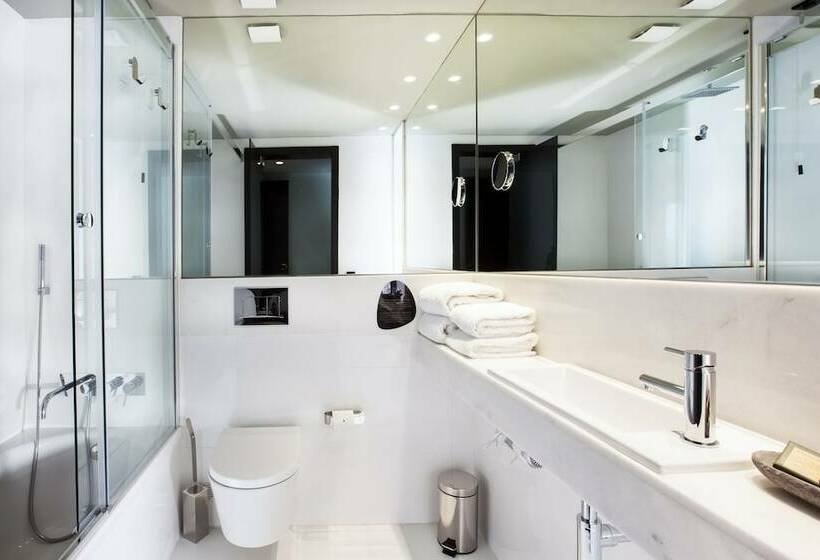 Suite, Vitoria Stone