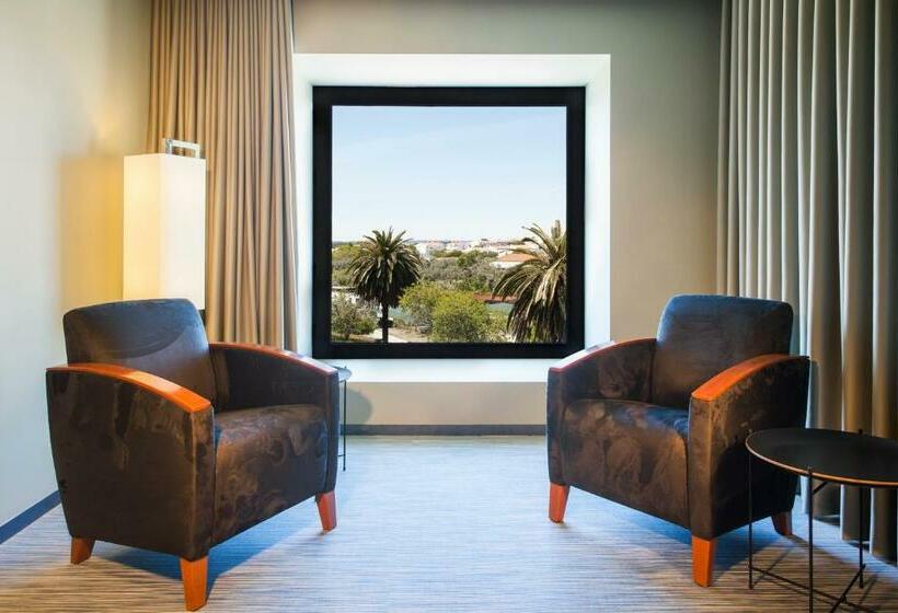 Suite, Vitoria Stone