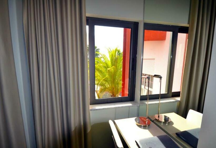 Basic Værelse, Vitoria Stone