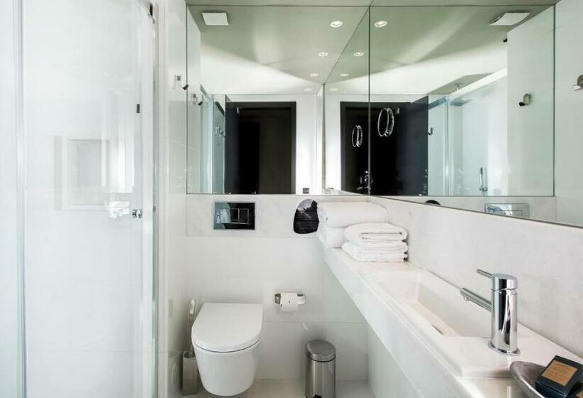 Basic Værelse, Vitoria Stone