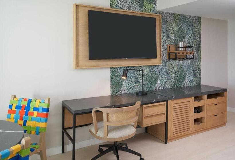 سوئیت با تخت بزرگ, Hotel Rumbao, A Tribute Portfolio Hotel