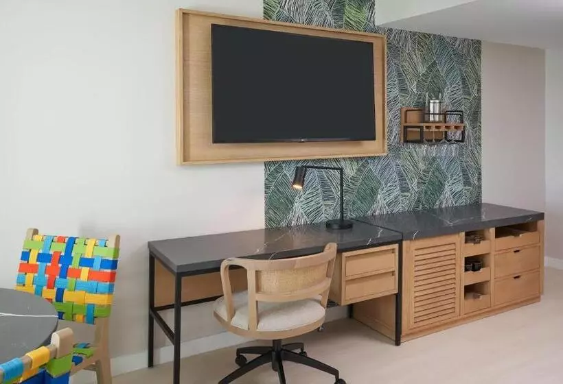 سوئیت با تخت بزرگ, Hotel Rumbao, A Tribute Portfolio Hotel