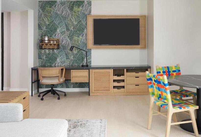 سوئیت با تخت بزرگ, Hotel Rumbao, A Tribute Portfolio Hotel