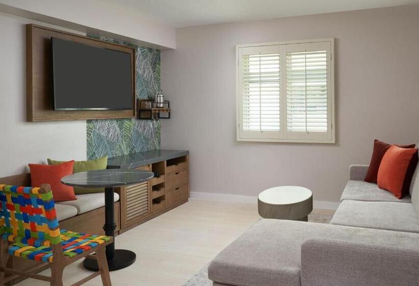 سوئیت با چشمانداز, Hotel Rumbao, A Tribute Portfolio Hotel