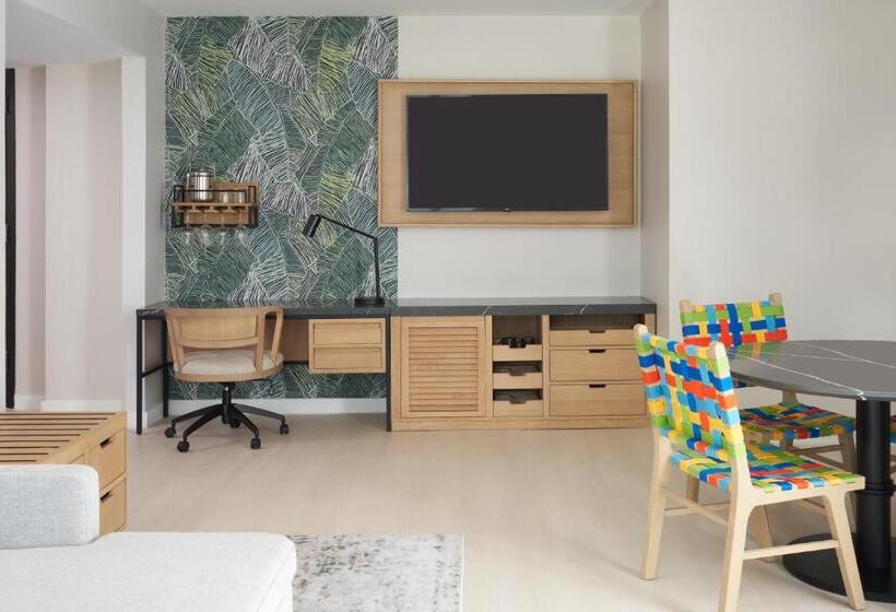 سوئیت با چشمانداز, Hotel Rumbao, A Tribute Portfolio Hotel