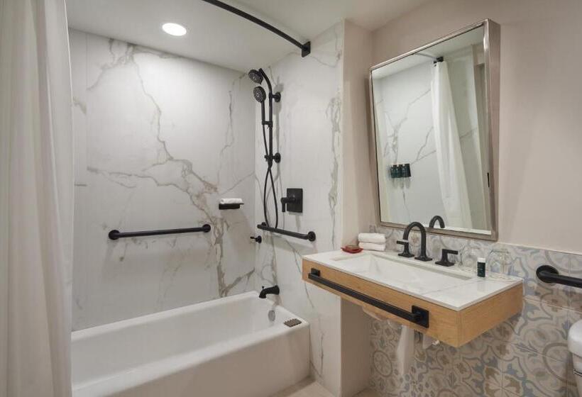 اتاق لوکس, Hotel Rumbao, A Tribute Portfolio Hotel