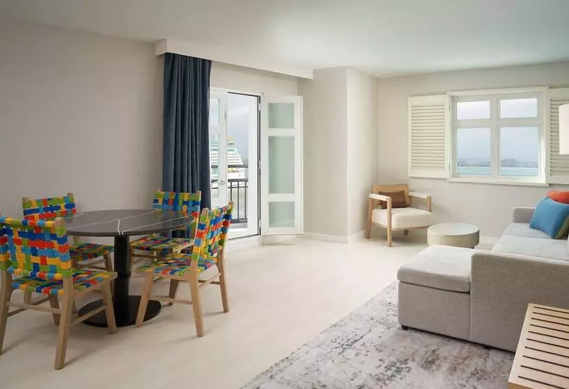 سوئیت با چشمانداز, Hotel Rumbao, A Tribute Portfolio Hotel