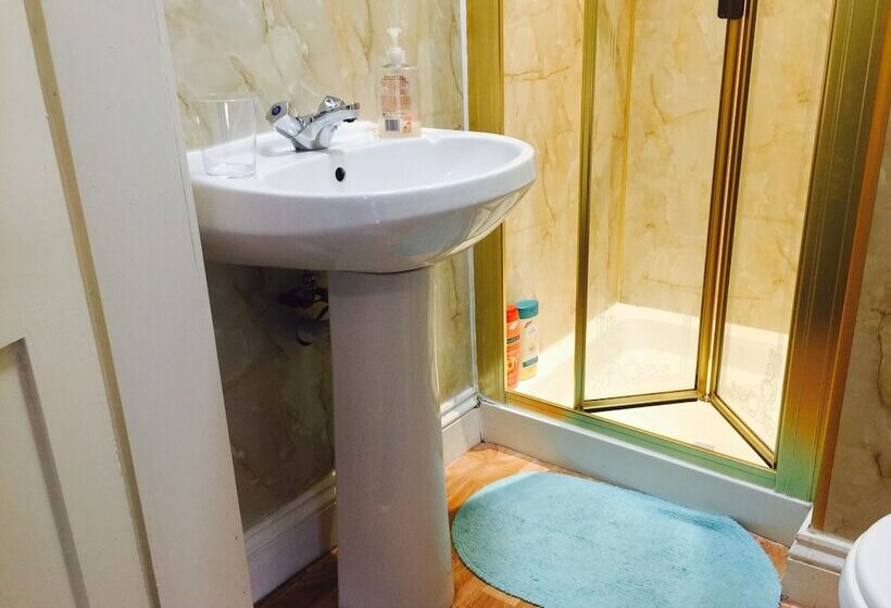 חדר סטנדרד יחיד חדר אמבטיה משותף, Brentwood Villa Bed And Breakfast