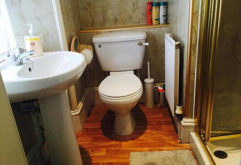 חדר סטנדרט לשלושה, Brentwood Villa Bed And Breakfast