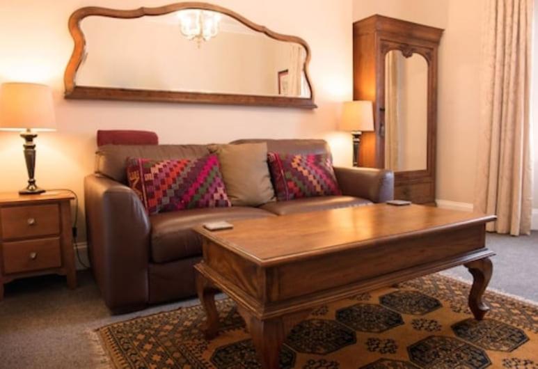 Полулюкс, Ascot House