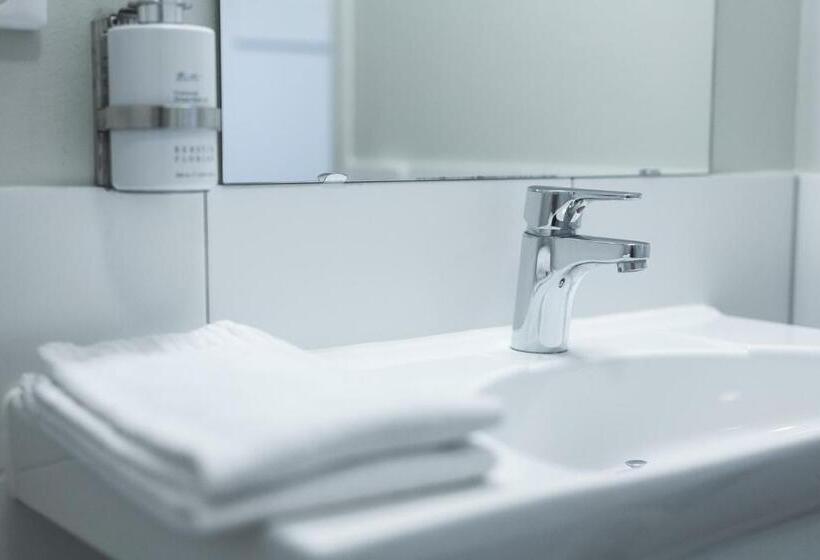 اتاق استاندارد چهار تخته با چشمانداز دریا, Halmstad Golfarena Hotell & Lägenheter