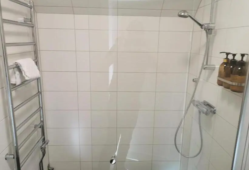 اتاق خانوادگی با سرویس بهداشتی مشترک, Halmstad Golfarena Hotell & Lägenheter