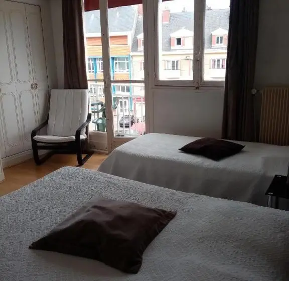 バルコニー付きスタンダードトリプルルーム, Hôtel De La Poste