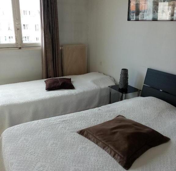 Трехместный Номер Стандарт с Балконом, Hôtel De La Poste