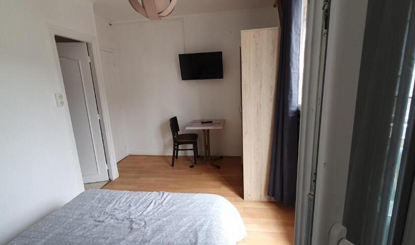 Номер Стандарт с Балконом, Hôtel De La Poste