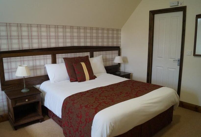 חדר משפחתי, The Flying Bull Inn