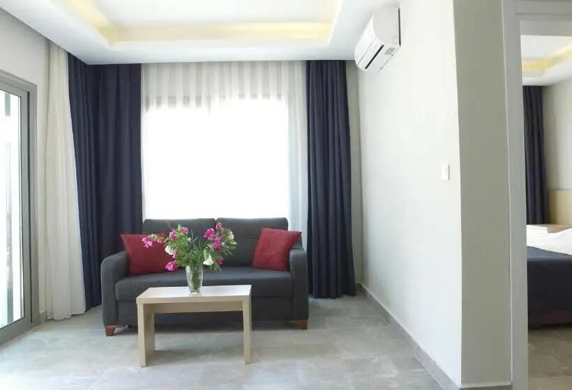Sviitti Allasnäkymä, M2 Otel