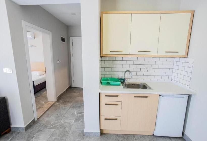 Svit Poolutsikt, M2 Otel