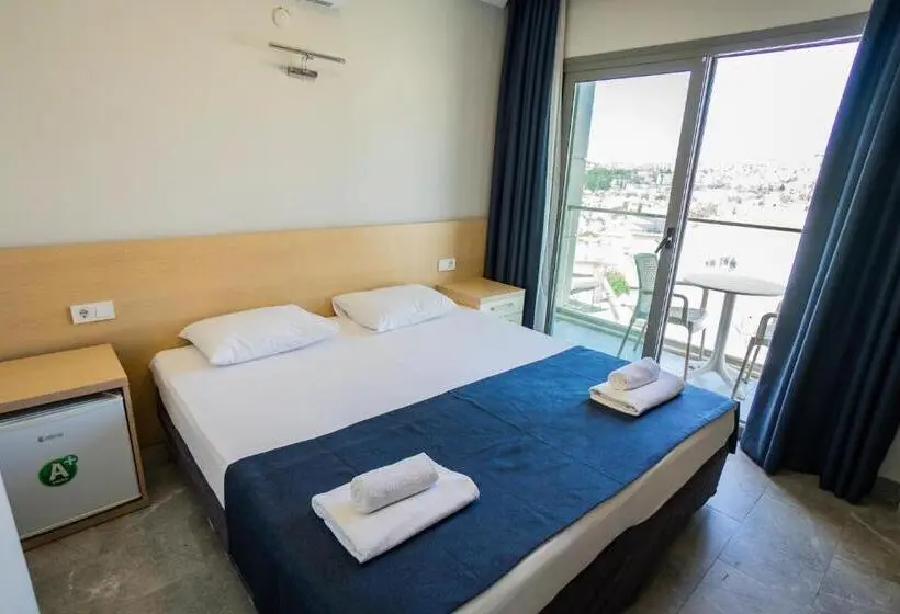 Standard-studio Parveke, M2 Otel