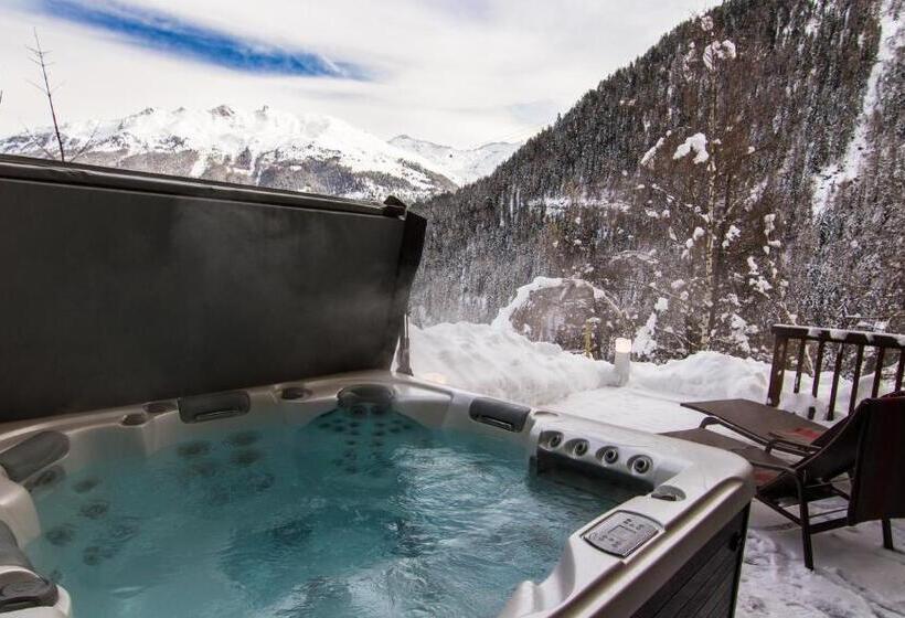 דירת דלוקס 2 חדרי שינה עם ג'קוזי, Chalet Les Rahâs By Mrs Miggins