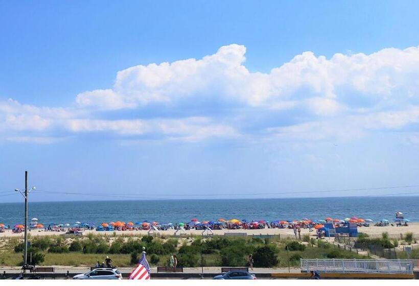 キングサイズベッドのスイートルーム, Avondale By The Sea