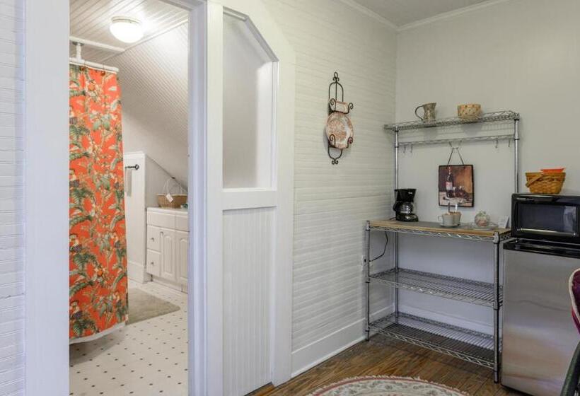 غرفة قياسية سرير كينج, Oakland Cottage Bed And Breakfast