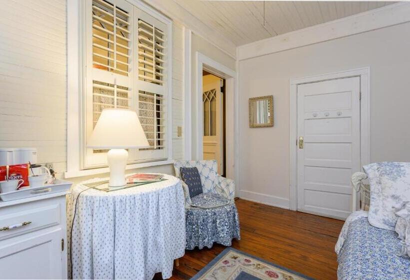 غرفة قياسية سرير ملكى, Oakland Cottage Bed And Breakfast