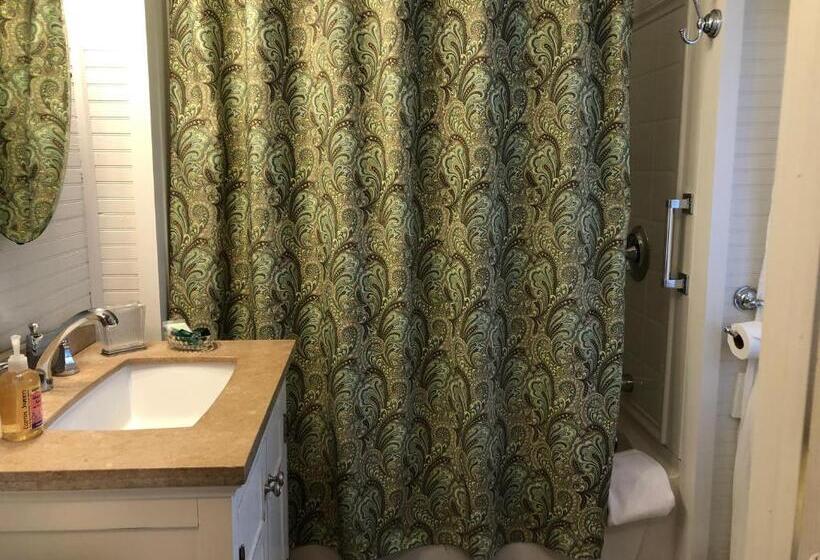 غرفة قياسية سرير كينج, Oakland Cottage Bed And Breakfast