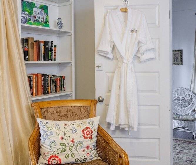 غرفة قياسية سرير كينج, Oakland Cottage Bed And Breakfast