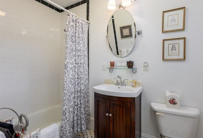 غرفة قياسية سرير ملكى, Oakland Cottage Bed And Breakfast