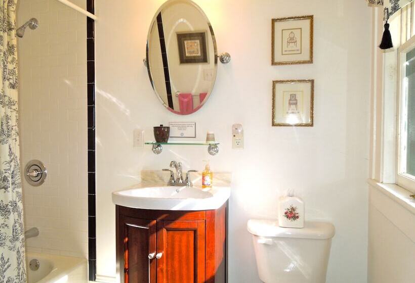 غرفة قياسية سرير ملكى, Oakland Cottage Bed And Breakfast