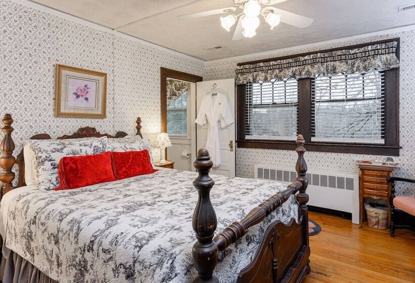 غرفة قياسية سرير ملكى, Oakland Cottage Bed And Breakfast