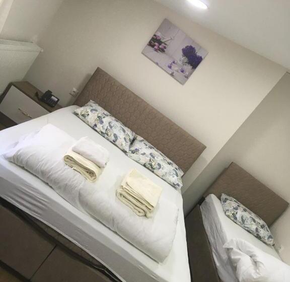 اتاق لوکس, Kule