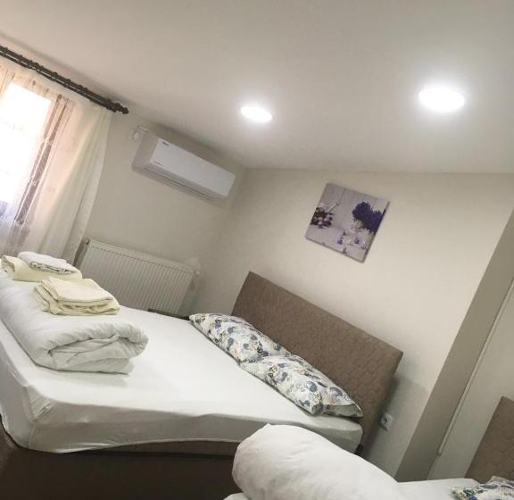 اتاق لوکس, Kule